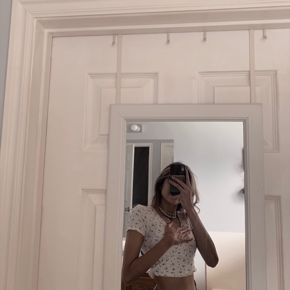 BRANDY MELVILLE TOP